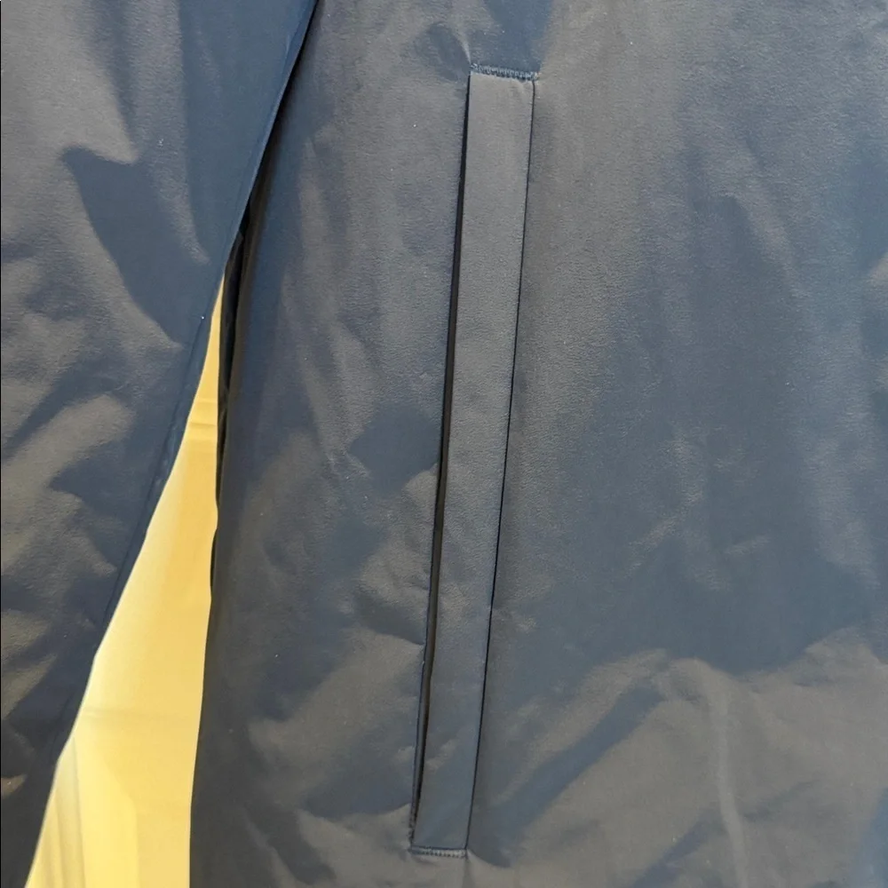 Theory Men's Nylon, a lightweight, crisp, water-resistant jacket navy - Size M
